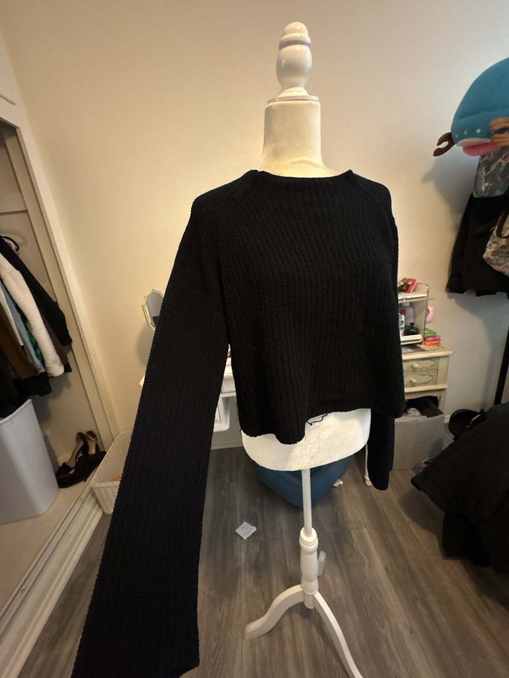 Love Tree Black Ribbed Knit Crew Neck Sweater Size M